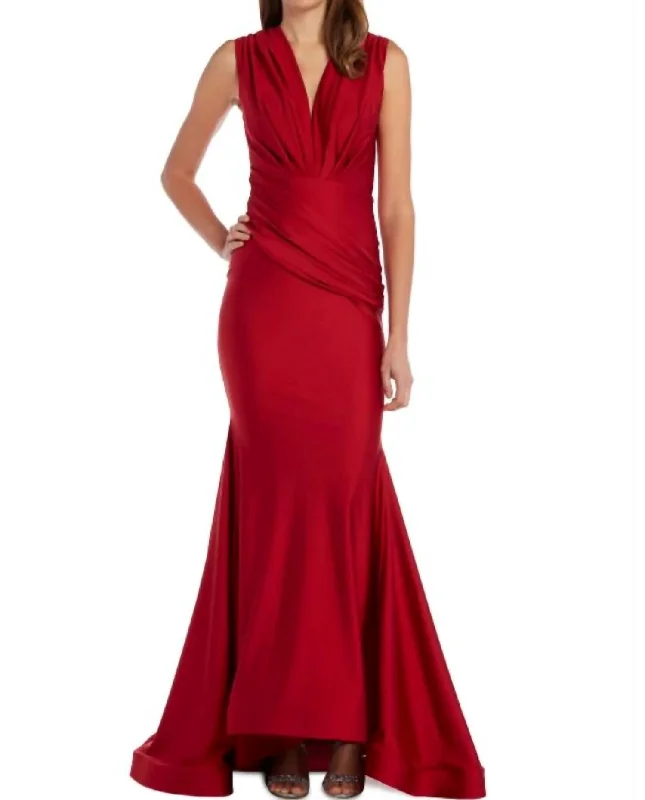Classic Evening Gown in Red Wrap unclassified dresses