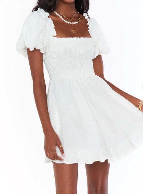 Colvin in White Linen Minimalist unclassified dresses