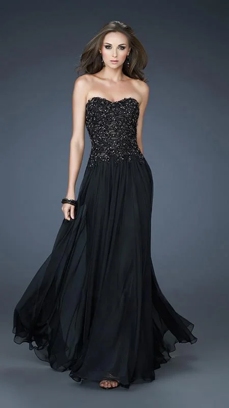 La Femme - 18199 Strapless Bead Ornate Ribbed Sweetheart A-Line Gown Bold pattern unclassified dresses La Femme - 18199 Strapless Bead Ornate Ribbed Sweetheart A-Line Gown Bold pattern unclassified dresses