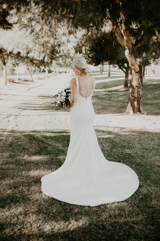 Theia Devon Embroidered unclassified dresses