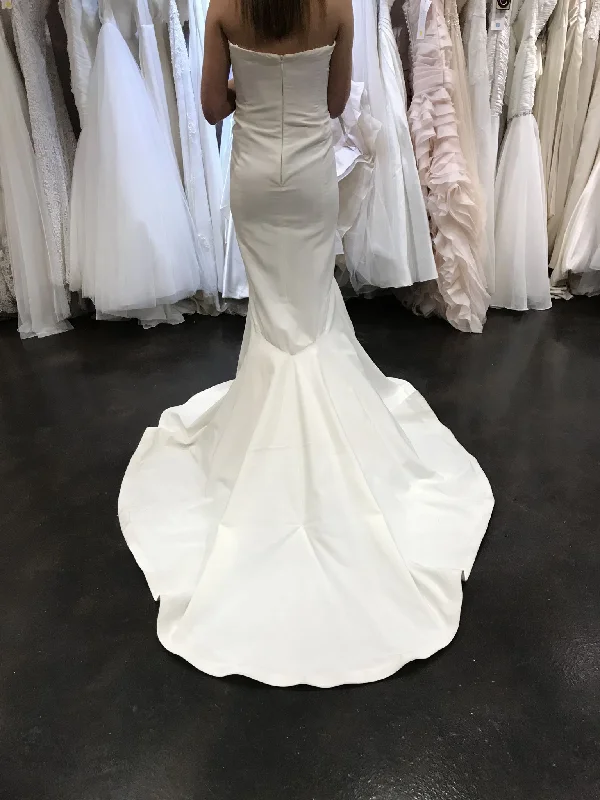Nicole Miller EO0009 Flowy unclassified dresses