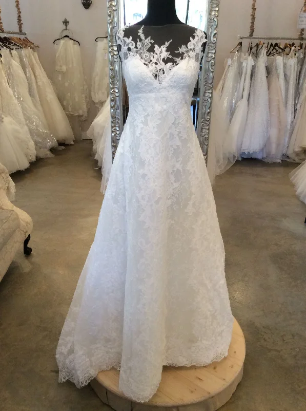 Pronovias Radila Open-back unclassified dresses