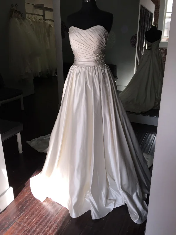 Pronovias Solcir Discounted unclassified dresses