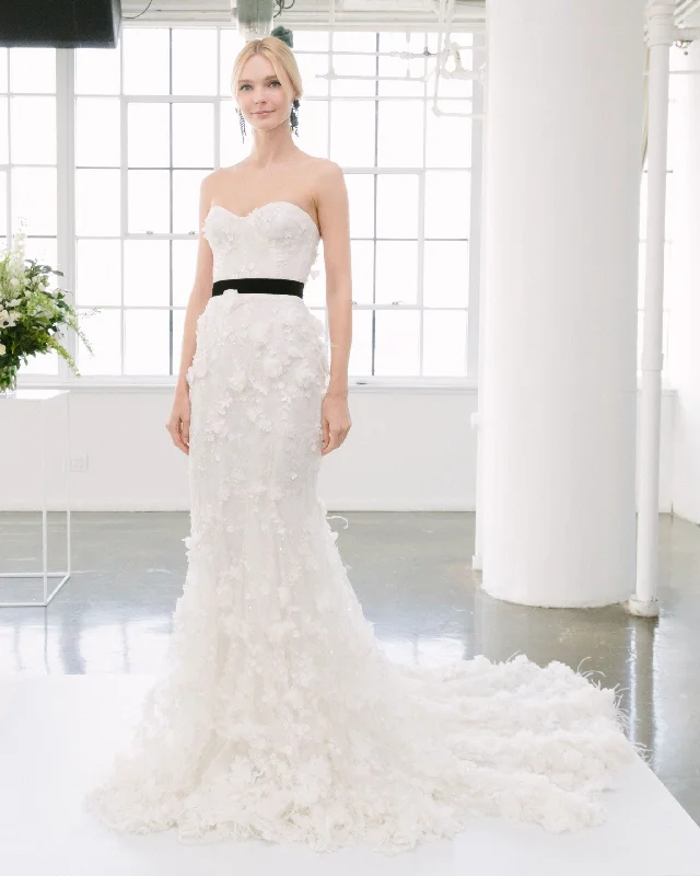 Marchesa Spring 2018 - Look 4 Off-shoulder unclassified dresses