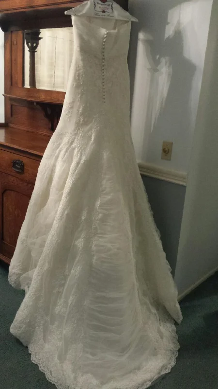 Pronovias Malaga Ruffled unclassified dresses