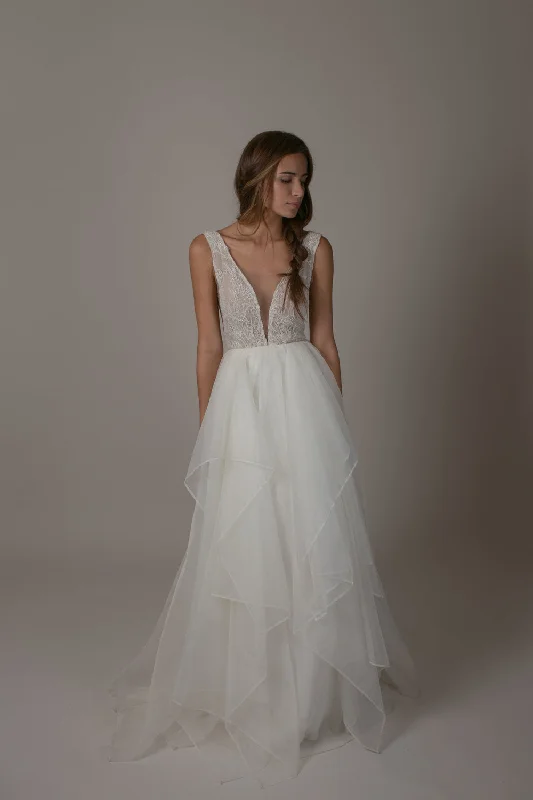 Sarah Seven Nonko Embroidered unclassified dresses