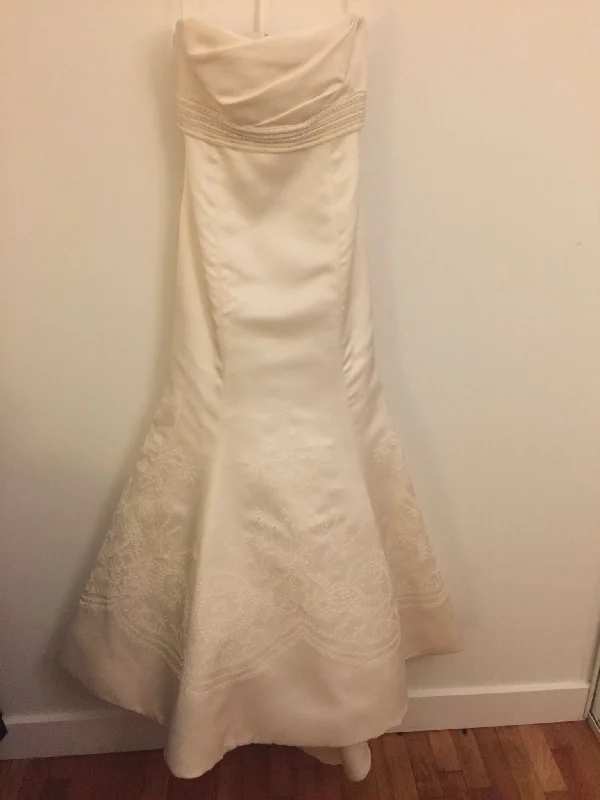 Vera Wang Luxury unclassified dresses